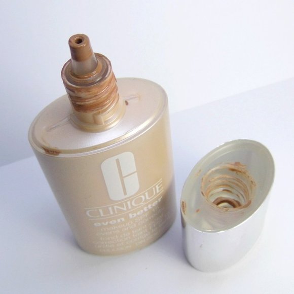 CLINIQUE Foundation 10 GOLDEN Even Better - Picture 2 of 3